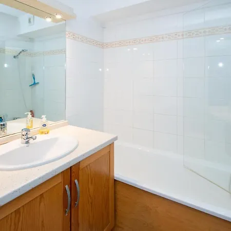 Apartment Balnearia - Appt Avec Piscine Partagee Montauban-de-Luchon