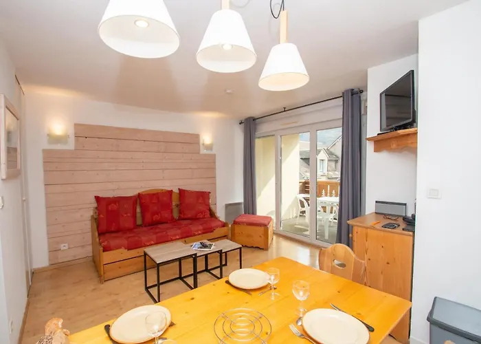 Апартаменты Balnearia - Appt Avec Piscine Partagee Montauban-de-Luchon